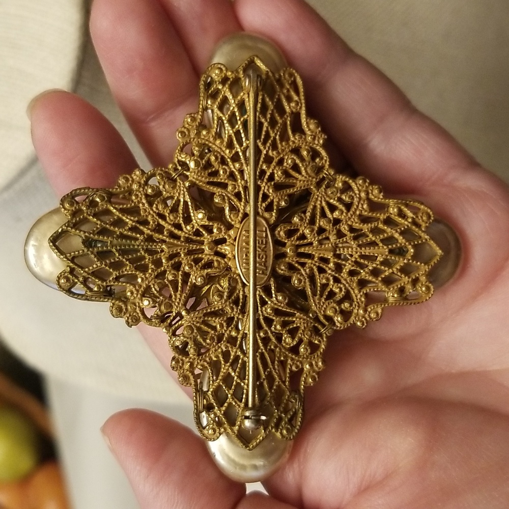 Large Vtg Miriam Haskell Pearl Brooch - image 5